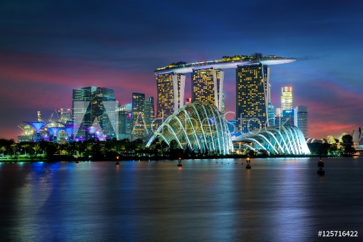 Bild på Singapore skyscraper building at Marina Bay in night Singapore